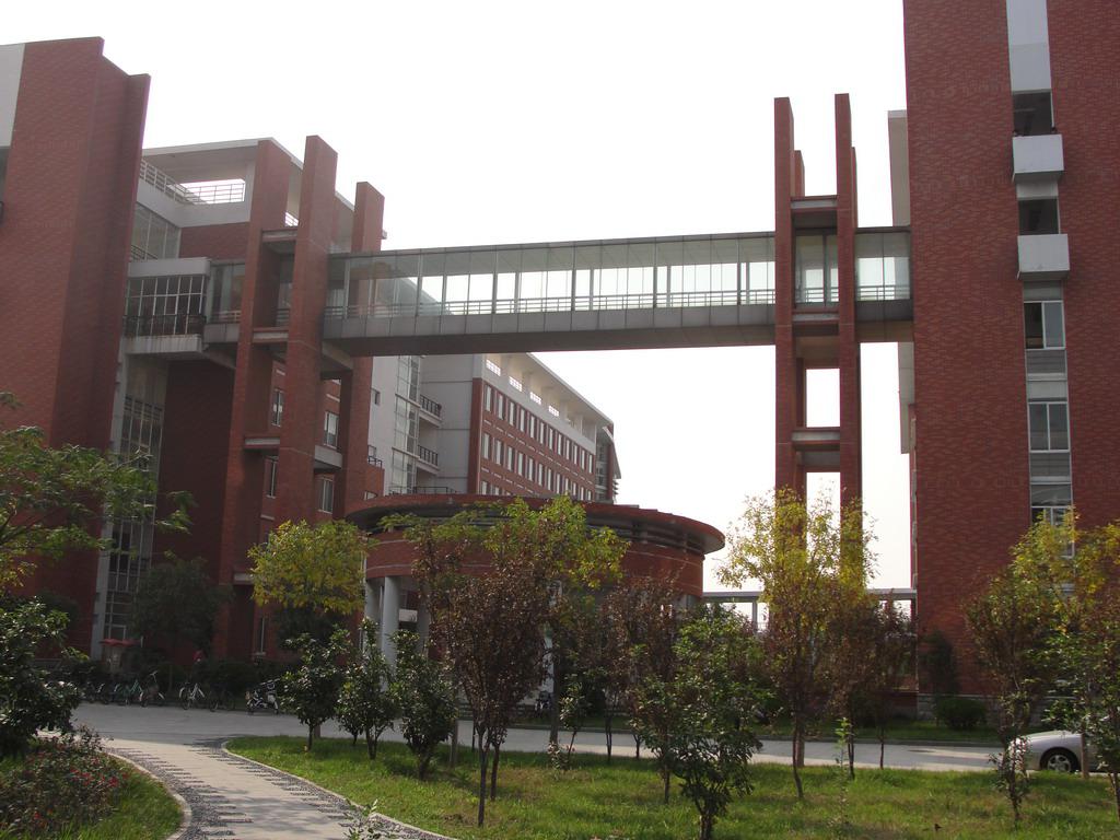 土木建筑学院教学办公楼.jpg